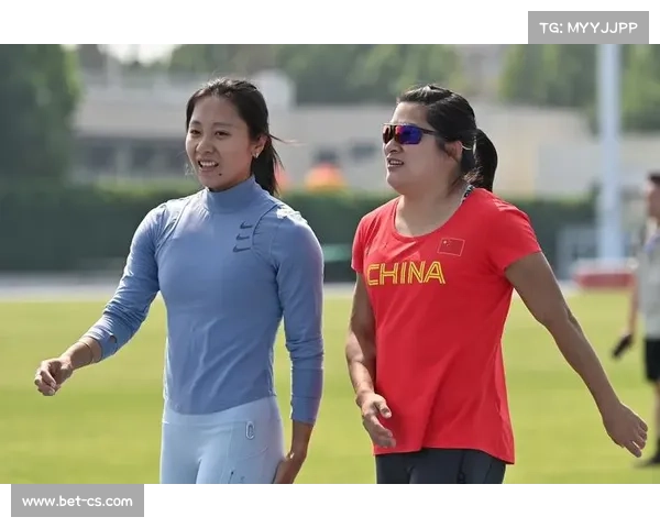 女子接力B组第一完赛，男接强势冲金